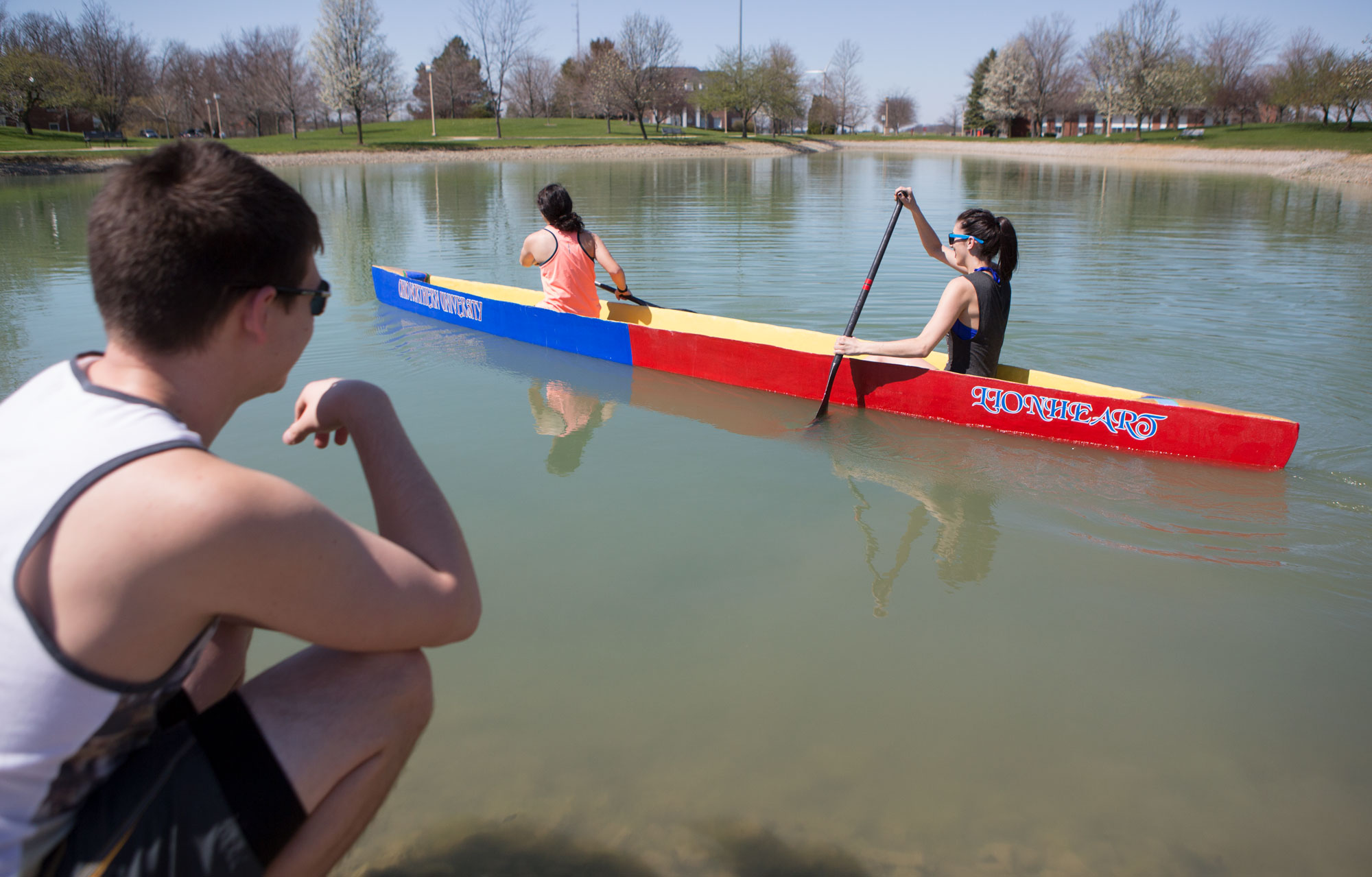 ONU engineers build canoes from concrete