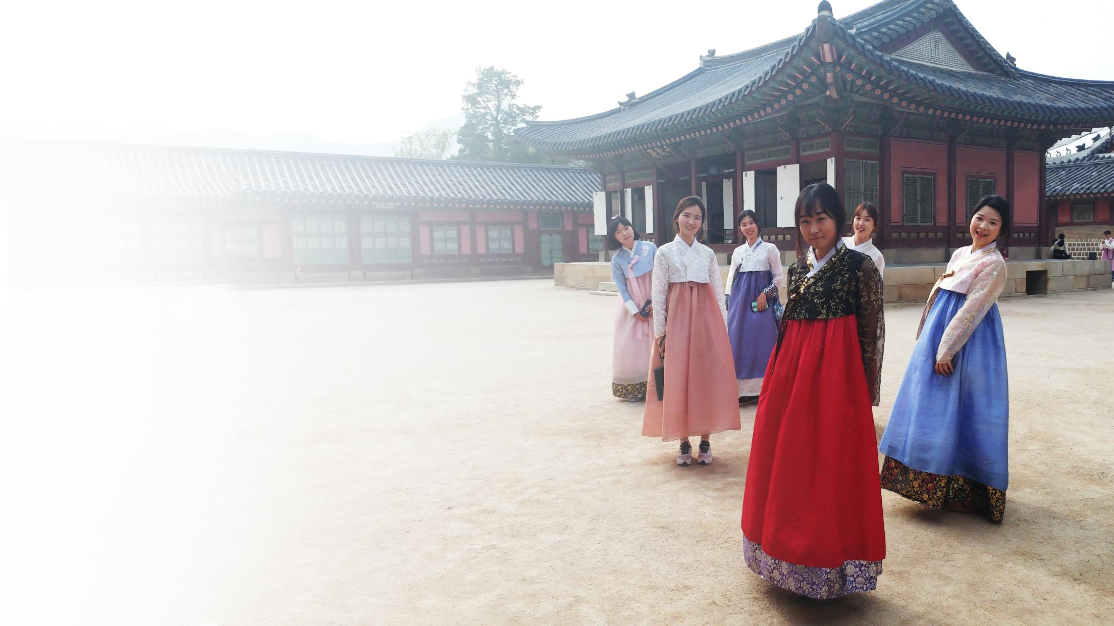 Students wearing costumes to enter the palace