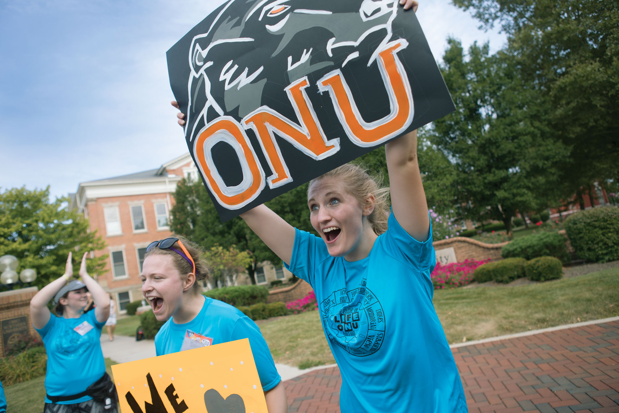 student welcomes incoming students to campus