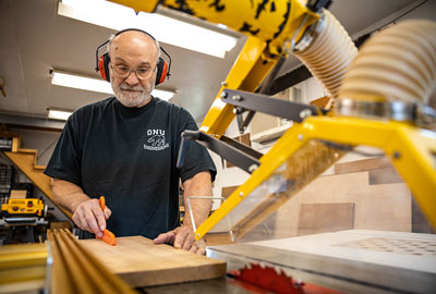Les Thede in his workshop