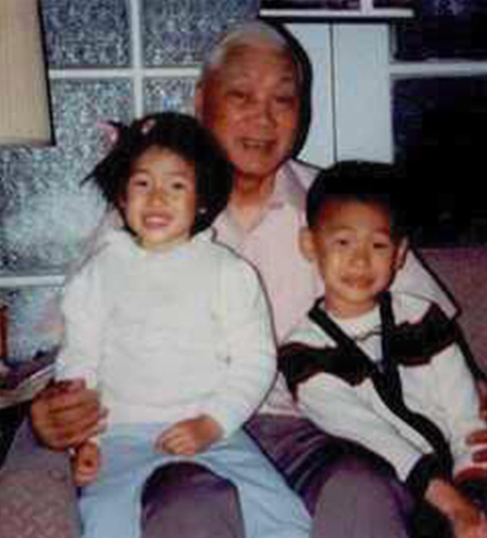 Lee with more grandchildren