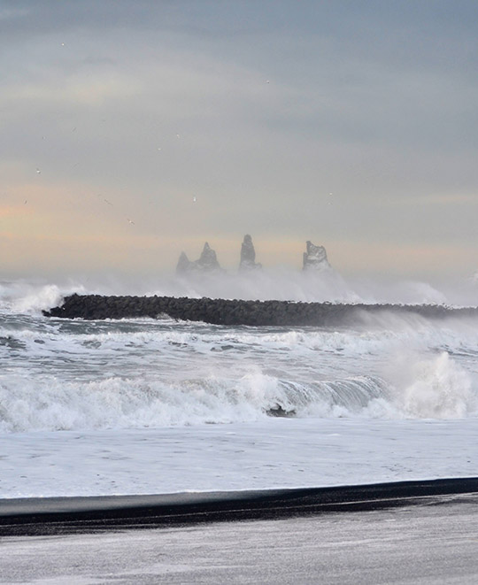 The angry Iceland coast