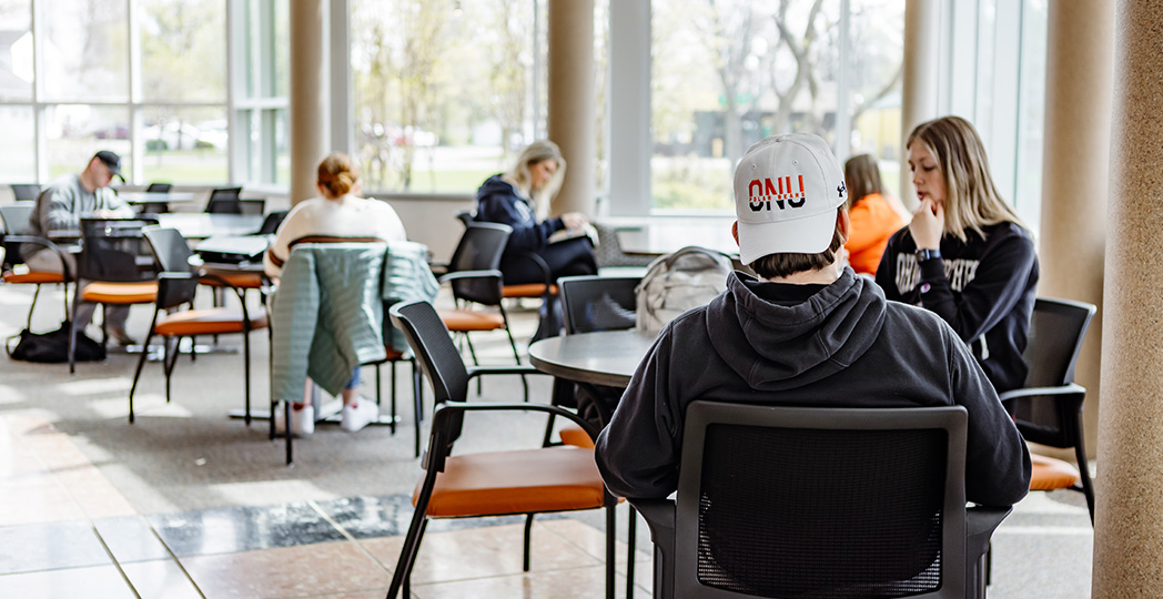 ONU students studying in common area