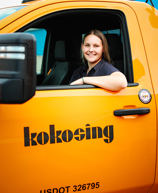 Photo of Isabellah in an orange kokosing truck