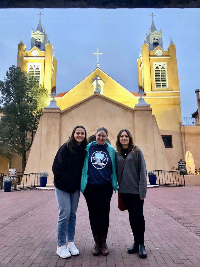 ONU students explore Old Town Albuquerque while in town to present at the Phi Alpha Theta National Conference.