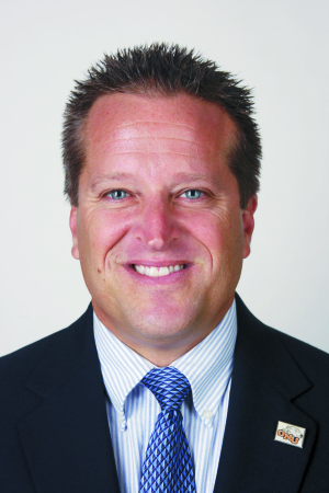 Headshot photo of Tom Simmons