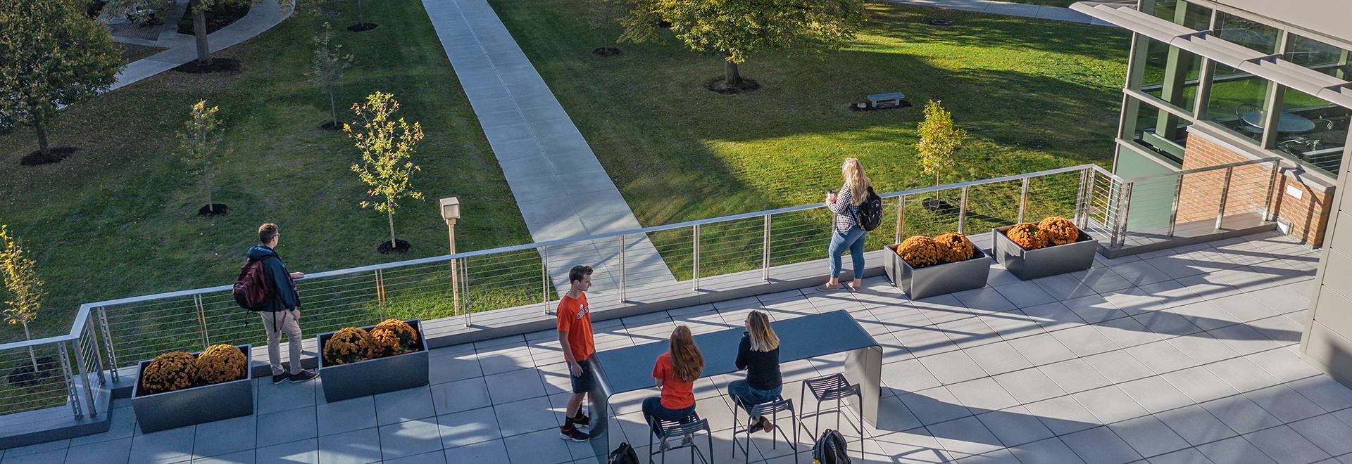 Overhead shot of ONU students on campus 