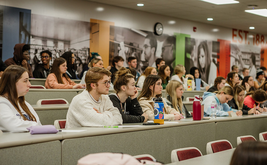 ONU Classroom with many students paying attention