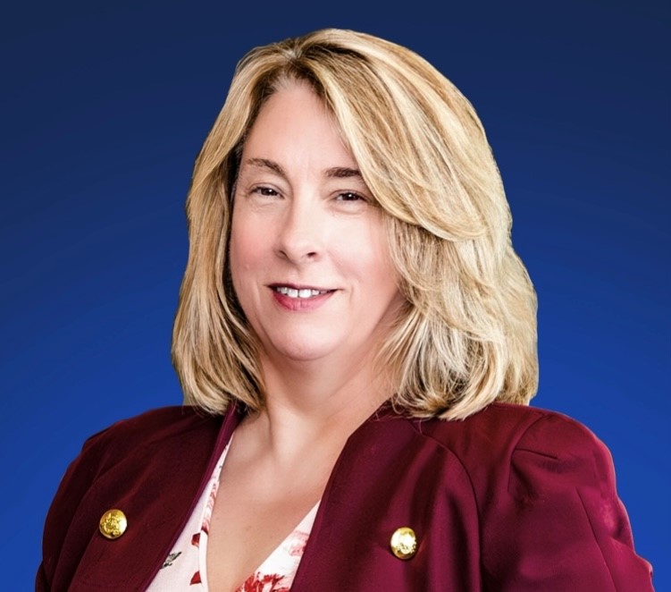Headshot Photo of Cheri