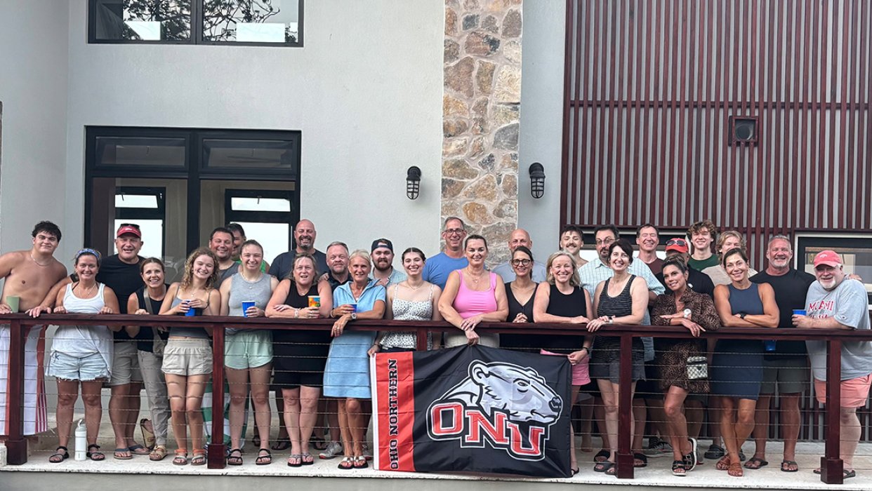 Group photo including all ONU friends an their families