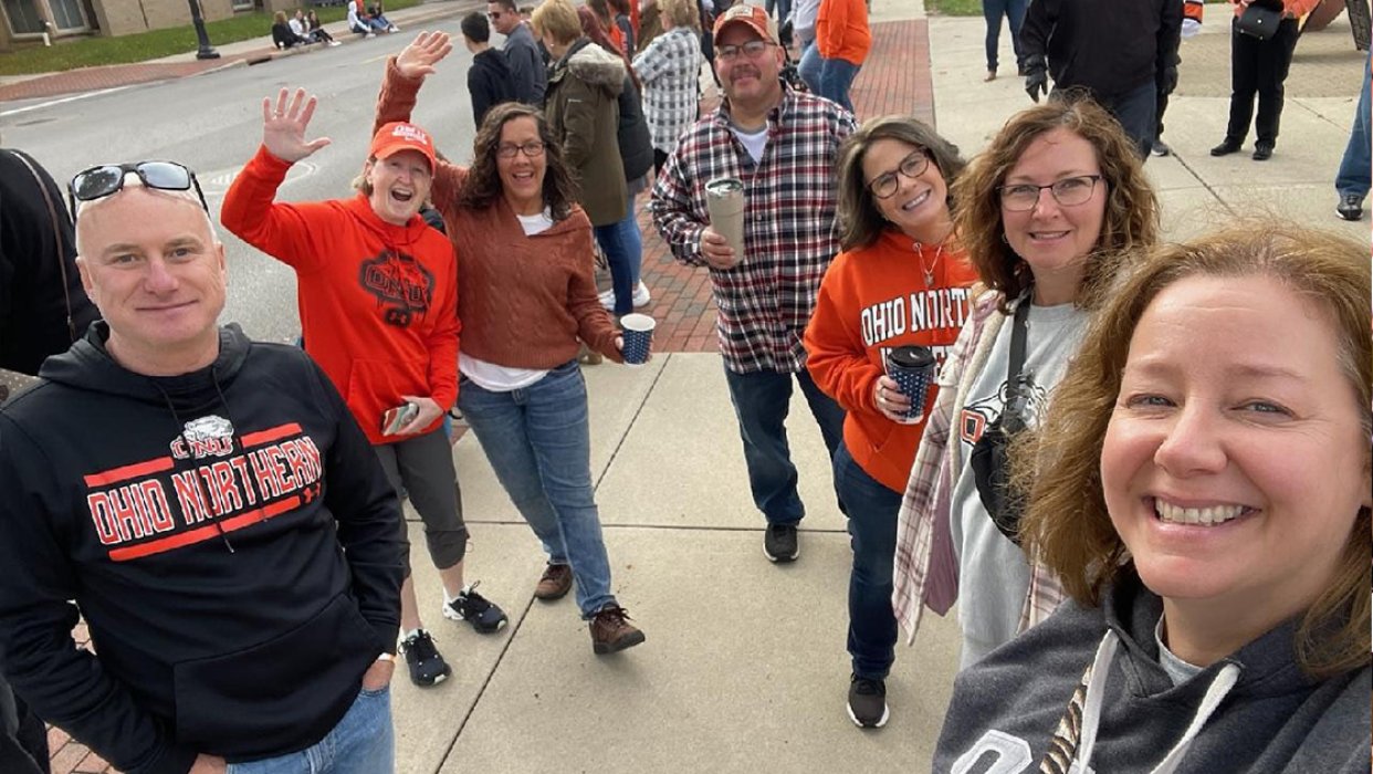 Group photo including all ONU friends at an ONU event on campus