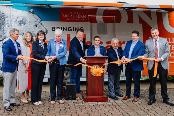 News Article Image - ONU dedicates new mobile health clinics