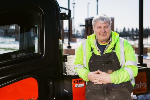 Photo of Roby next to the big red