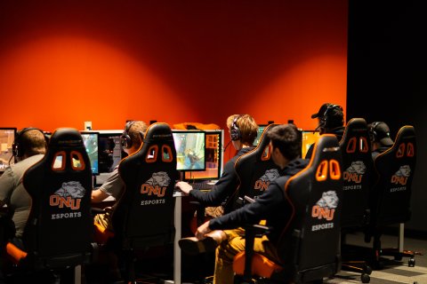 Esports players in the new ONU esports facility