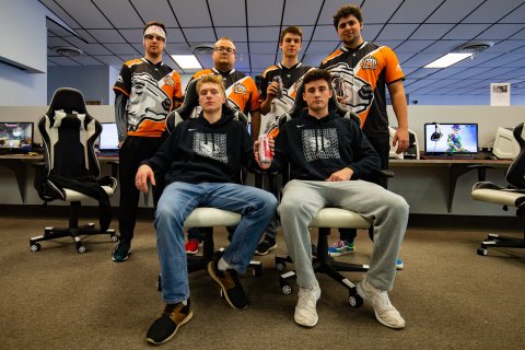 Esports players in the ONU esports facility