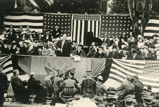 1910 Commencementphoto of President Taft giving address