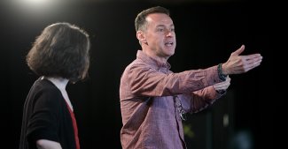 Andrew Lippa coaches a theatre student