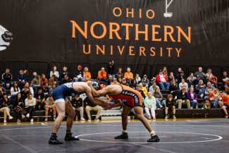 ONU wrestler competes against a Capital wrestler