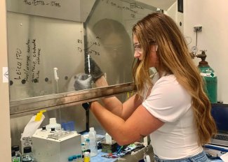 Makayla Mariano works during her internship at the Oak Ridge National Lab.