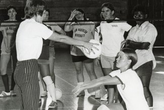 Historical photo fo ONU volleyball program